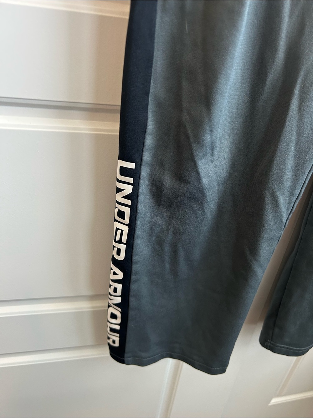2 pair of Under Armour Gray and Black Boys Athletic Track Pants - Picture 9 of 11